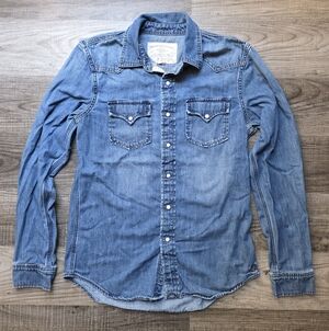 American Eagle Outfitters Light Blue Denim Button-Down Shirt